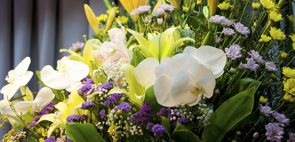 香典返しのマナーと返礼状の文例ガイド｜時期・金額相場・のし・おすすめの贈り物まで解説