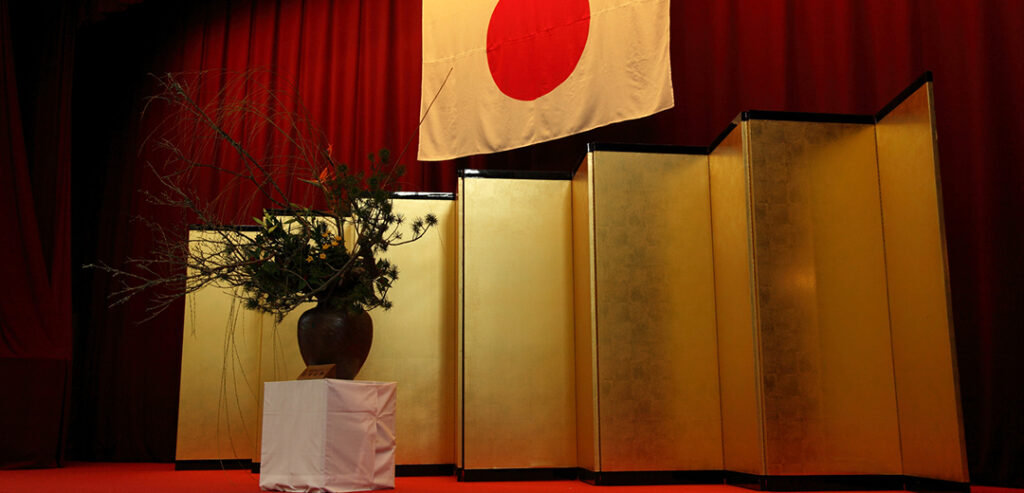 叙勲祝いの正しい贈り方。種類やおすすめギフト、パーティー参列の失敗しないマナーまで